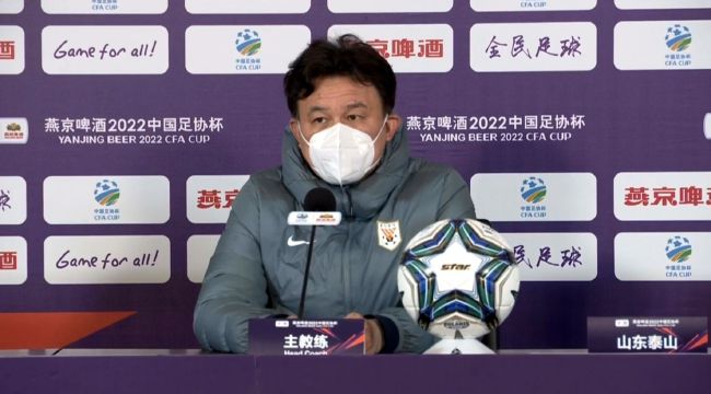 本赛季阿隆索带队的勒沃库森在德甲、欧联杯和德国杯三线并进，联赛42分力压拜仁领跑；欧联杯6战全胜小组头名出线；德国杯已经晋级8强。